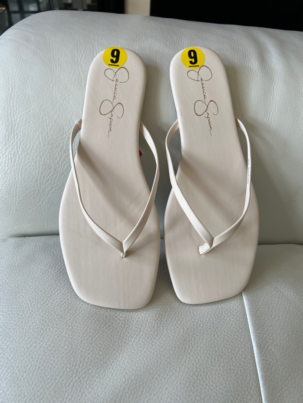 Jessica Simpson Cream Square-Toe Flip Flop Sandals Size 9